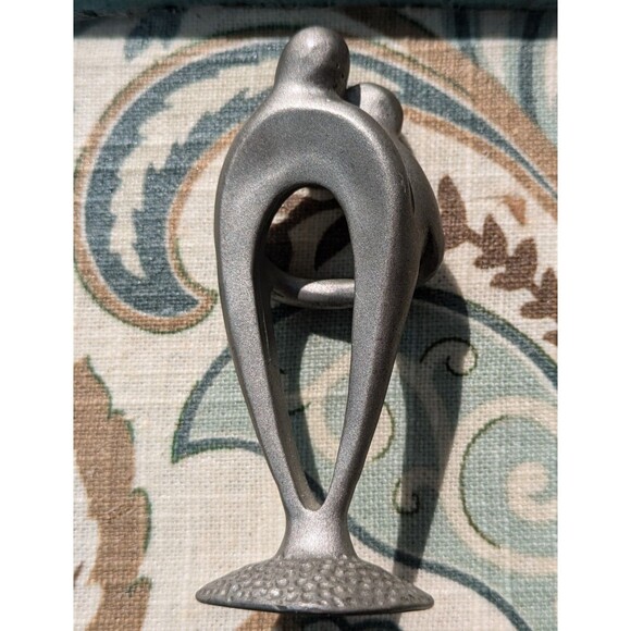 Masterwork Fine Pewter Figurine Sculpture 1998 2 People Embrace Hugs - Picture 3 of 4